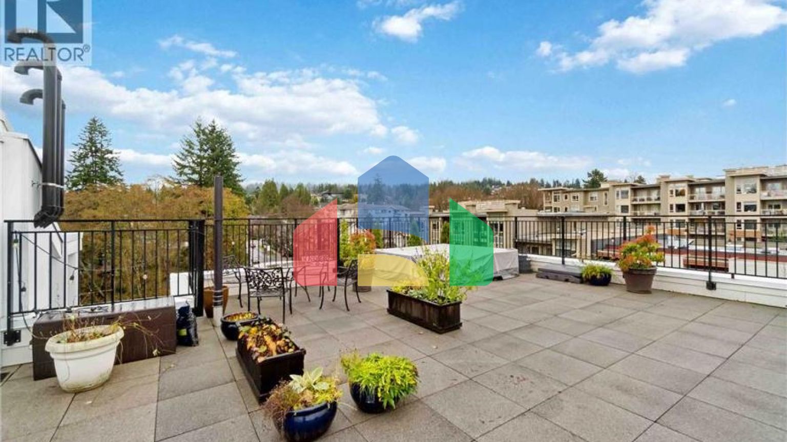 Residential - Single Family Home - North Vancouver, Canada - Canada