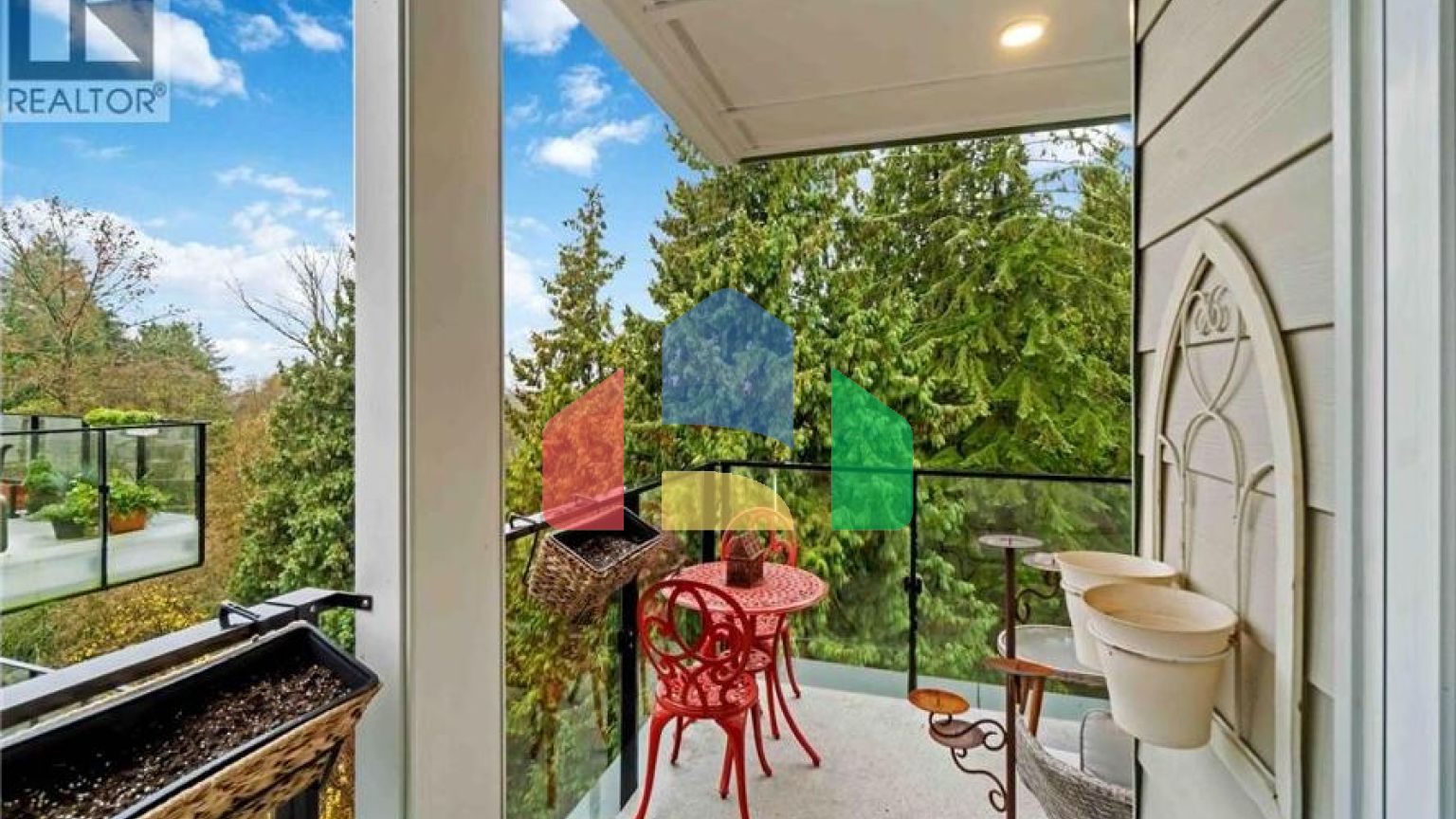 Residential - Single Family Home - North Vancouver, Canada - Canada