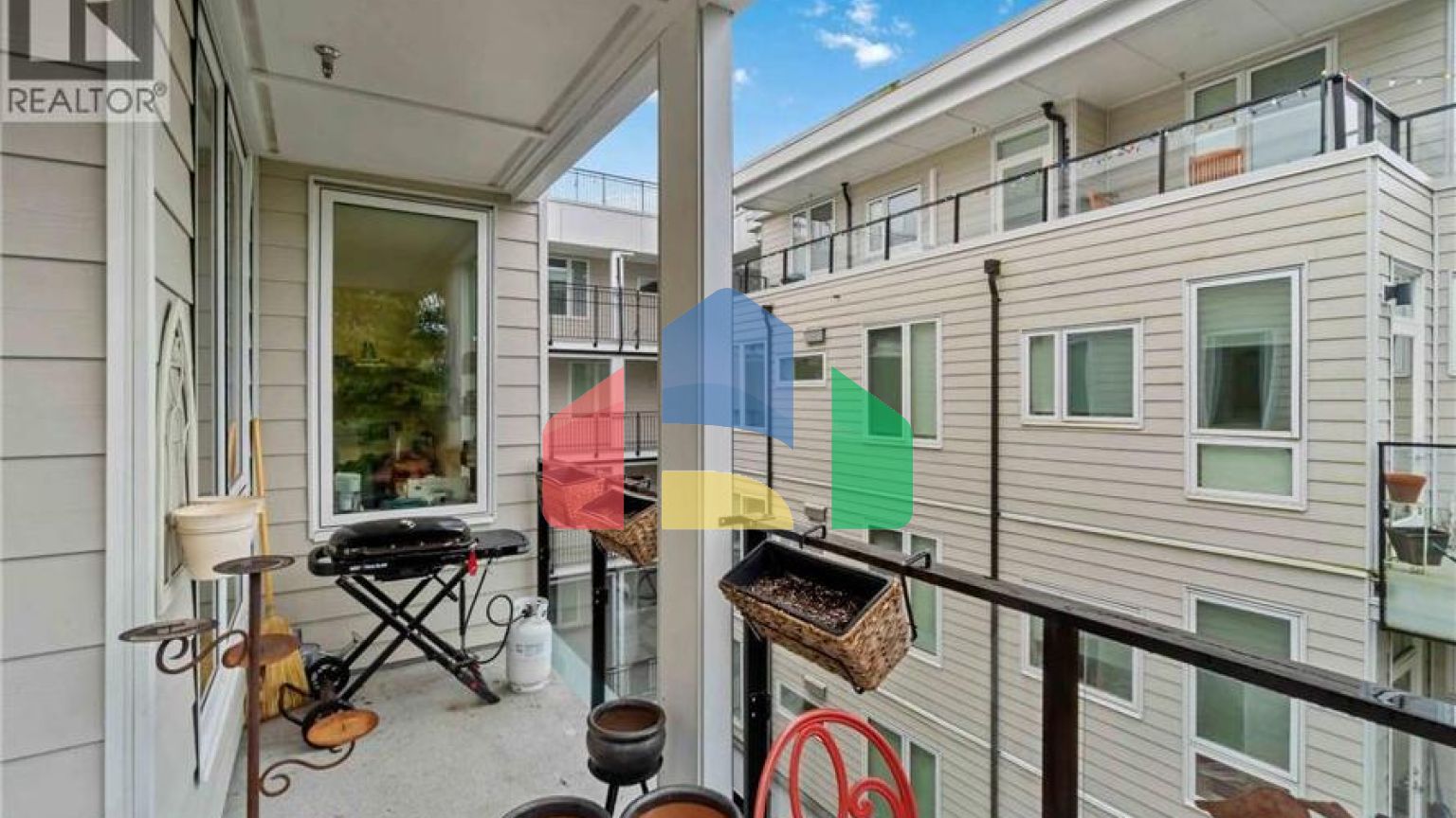 Residential - Single Family Home - North Vancouver, Canada - Canada