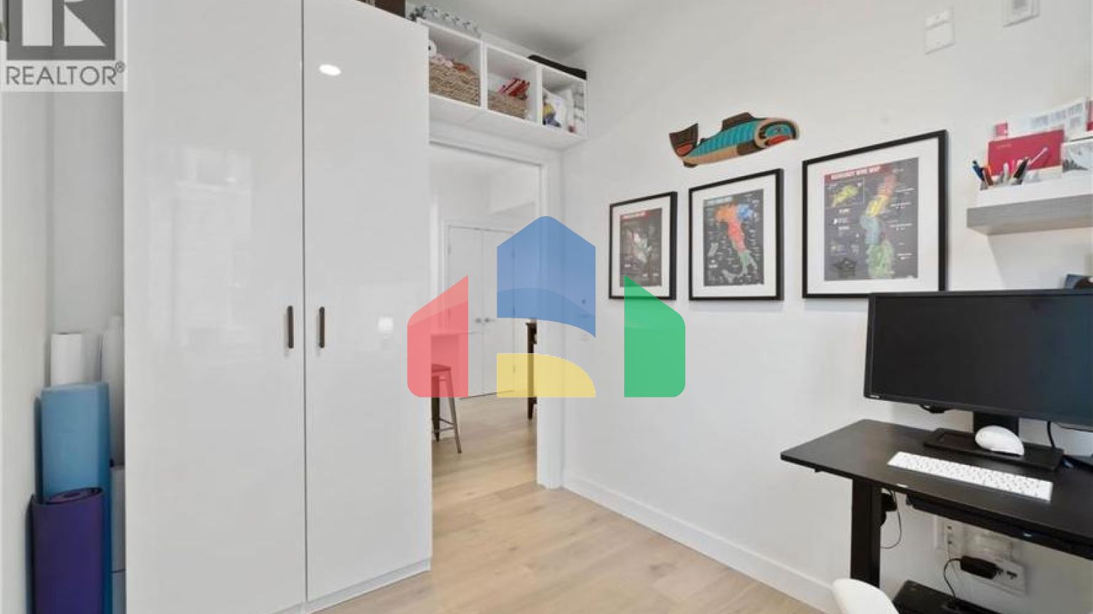 Residential - Single Family Home - North Vancouver, Canada - Canada