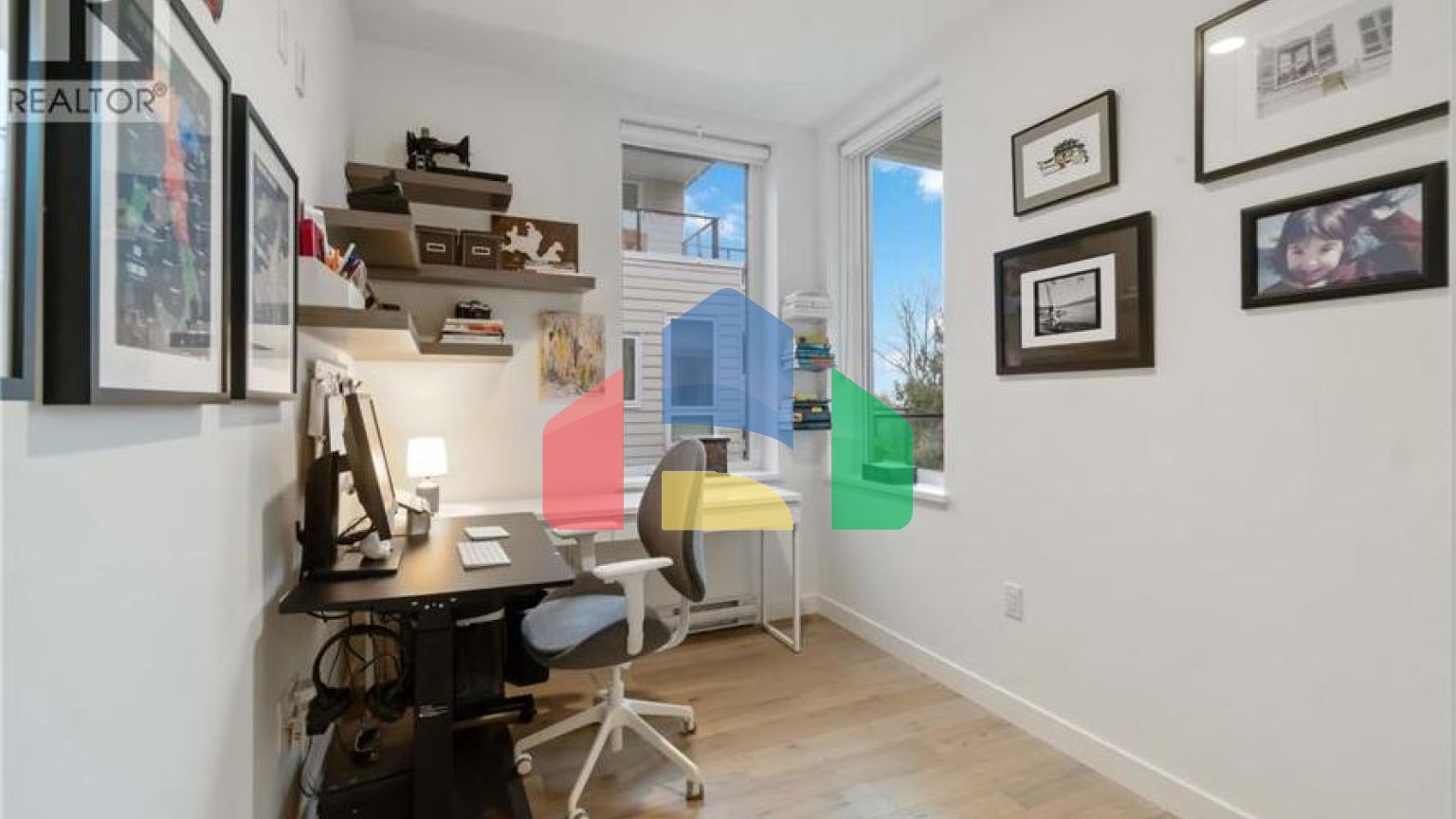 Residential - Single Family Home - North Vancouver, Canada - Canada