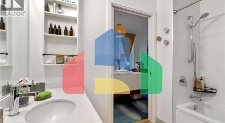 Residential - Single Family Home - North Vancouver, Canada - Canada