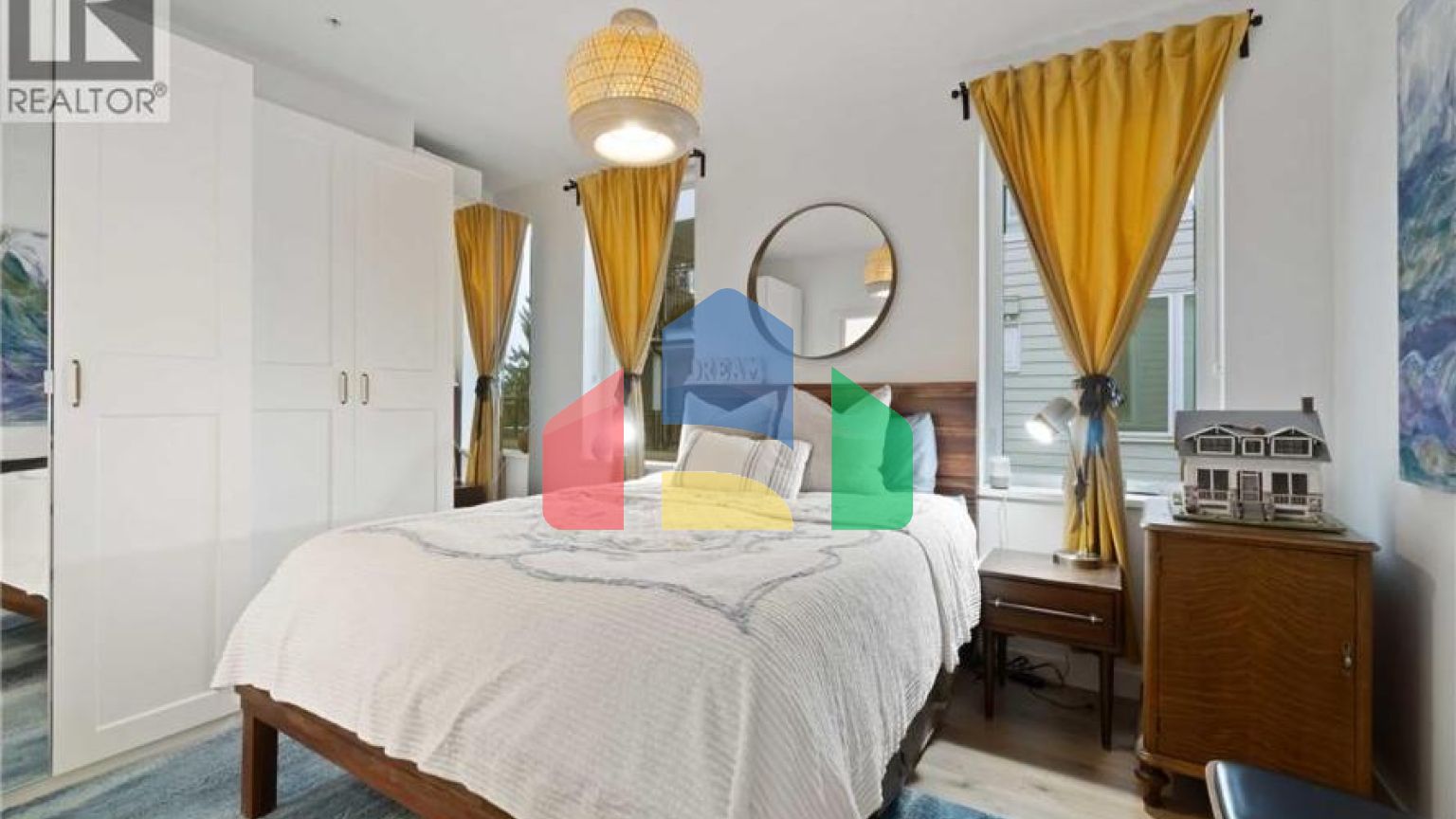 Residential - Single Family Home - North Vancouver, Canada - Canada