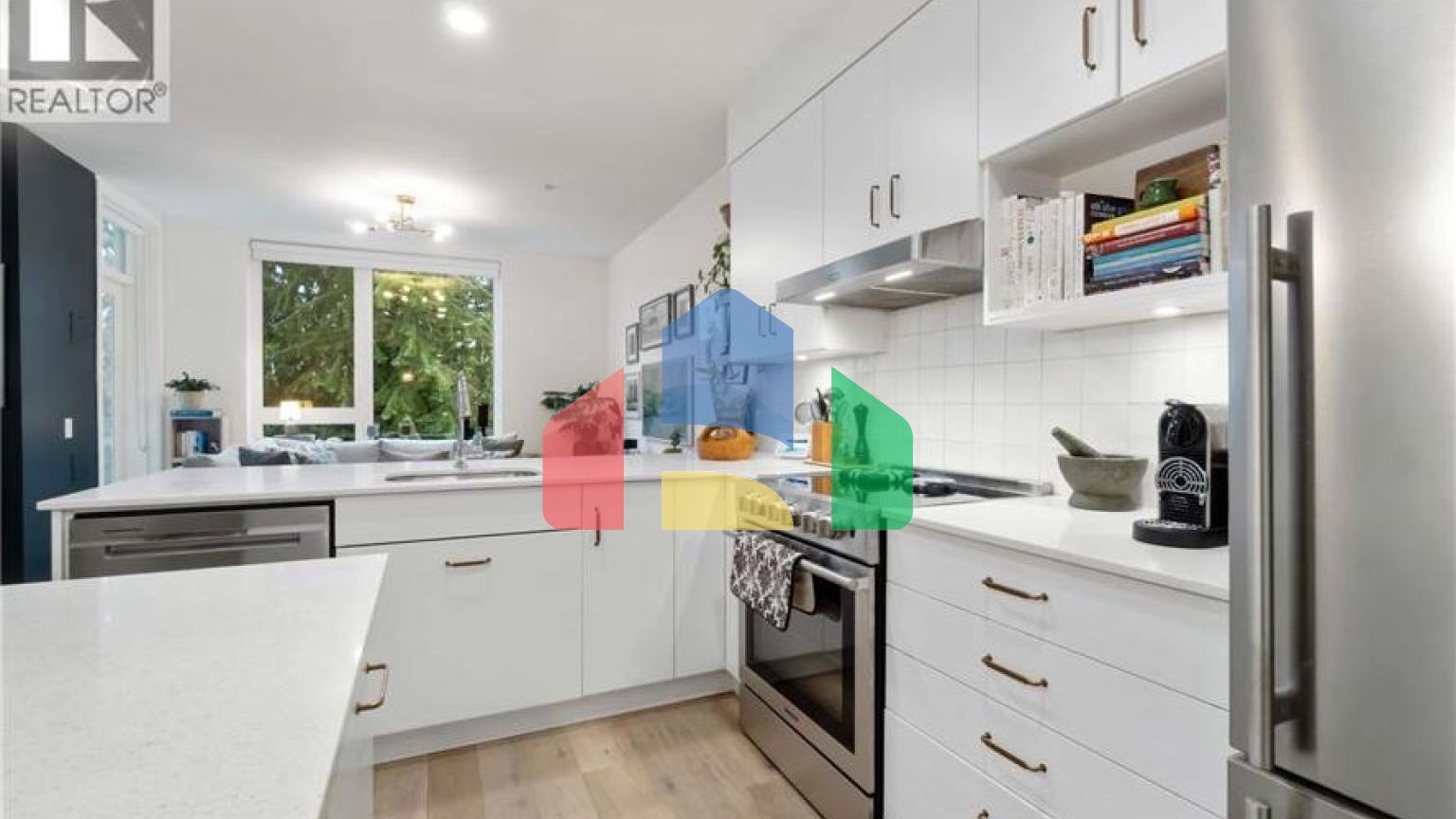 Residential - Single Family Home - North Vancouver, Canada - Canada