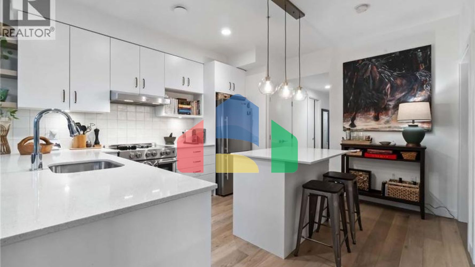 Residential - Single Family Home - North Vancouver, Canada - Canada