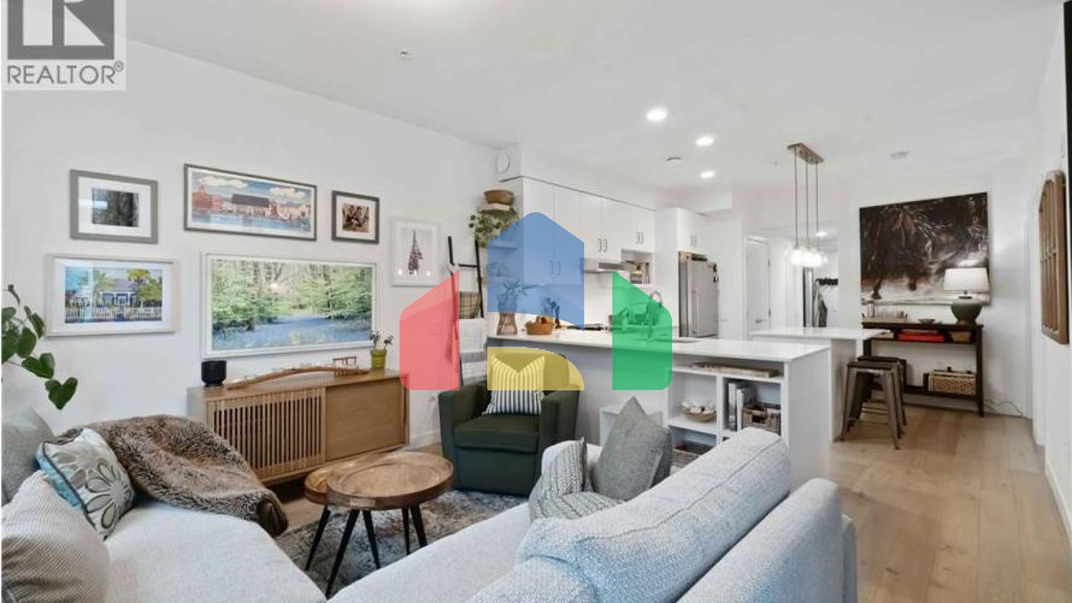 Residential - Single Family Home - North Vancouver, Canada - Canada