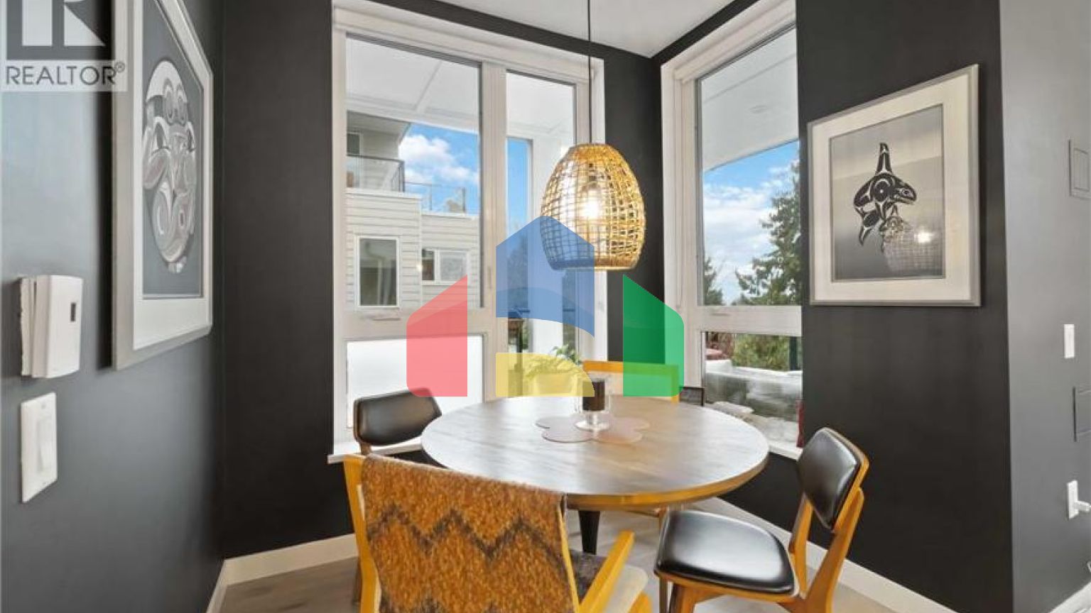 Residential - Single Family Home - North Vancouver, Canada - Canada