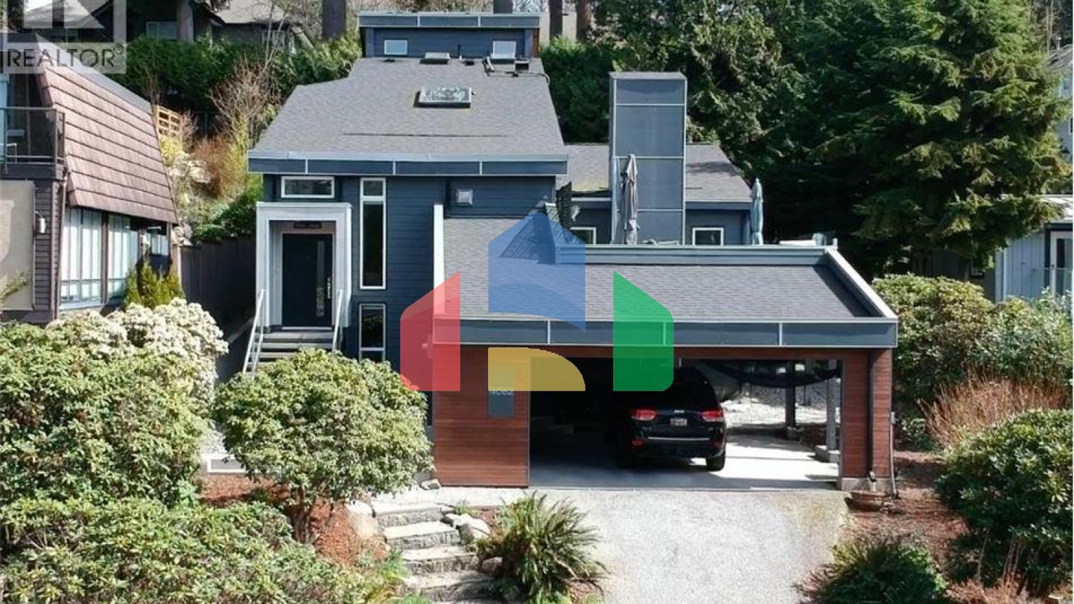 Residential - Single Family Home - North Vancouver, Canada - Canada