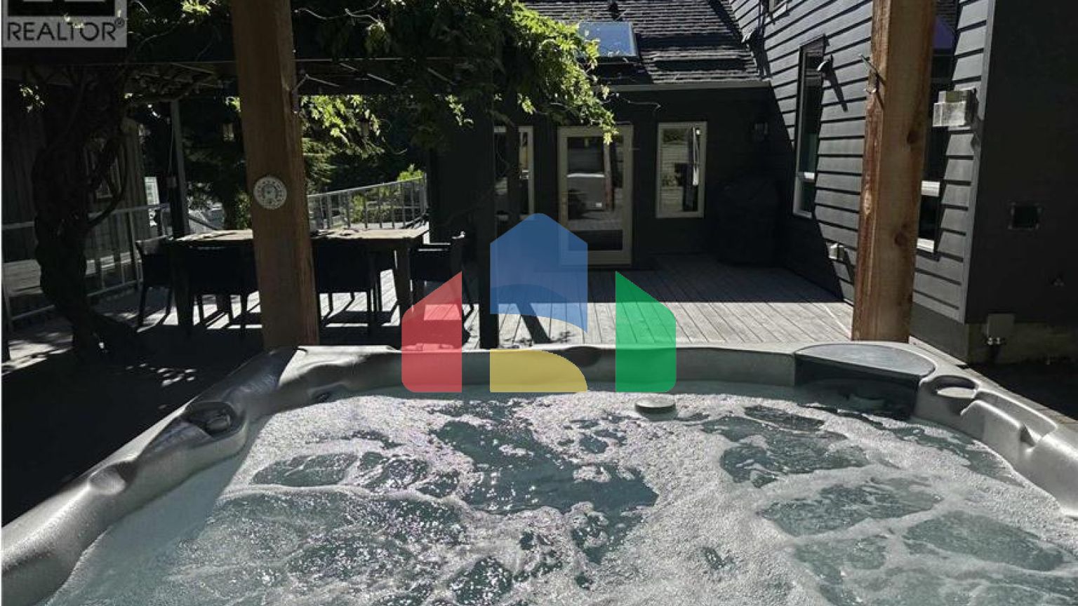 Residential - Single Family Home - North Vancouver, Canada - Canada