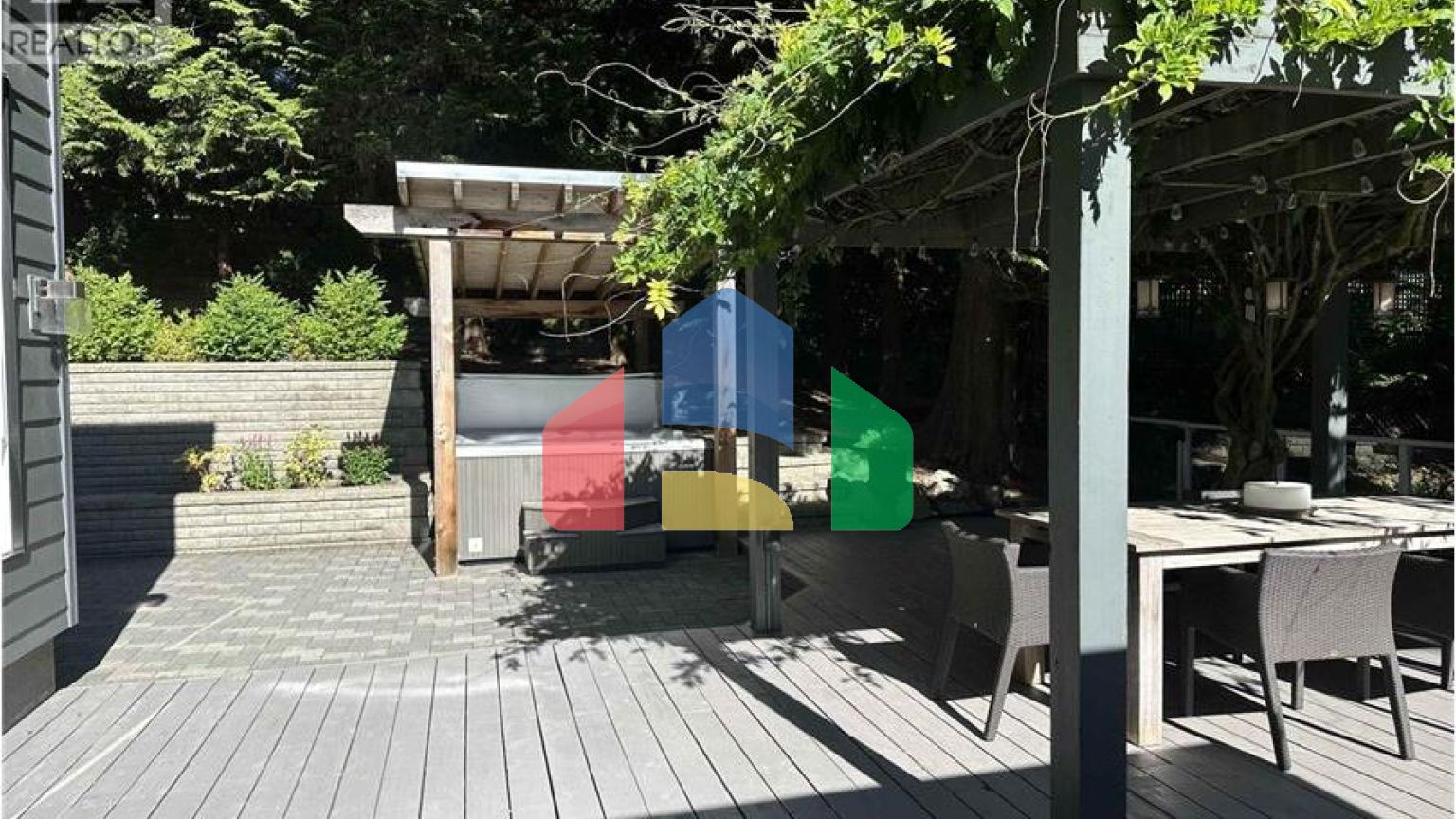 Residential - Single Family Home - North Vancouver, Canada - Canada