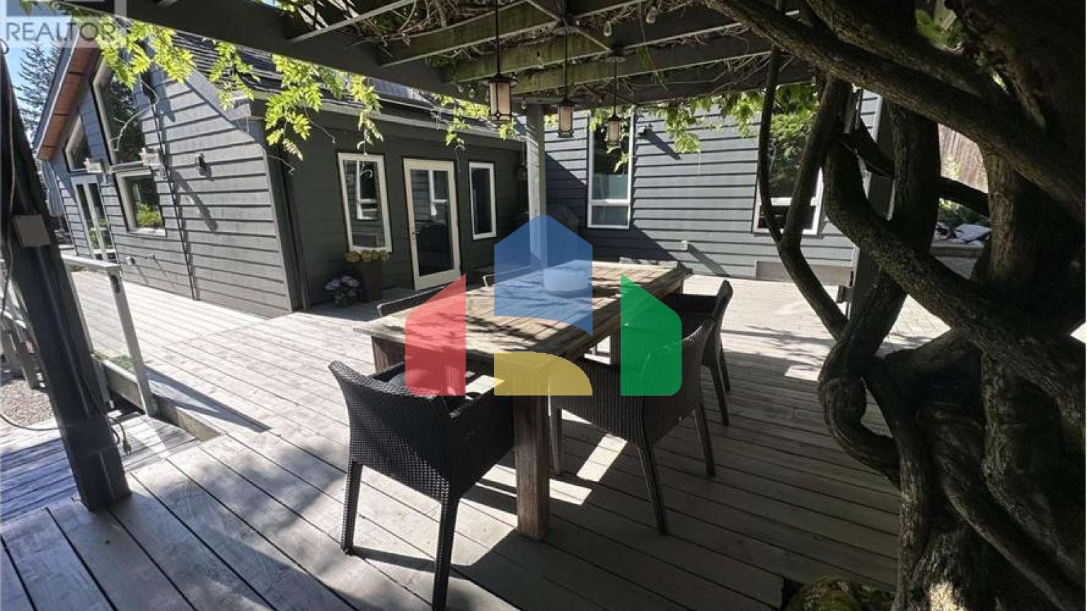 Residential - Single Family Home - North Vancouver, Canada - Canada