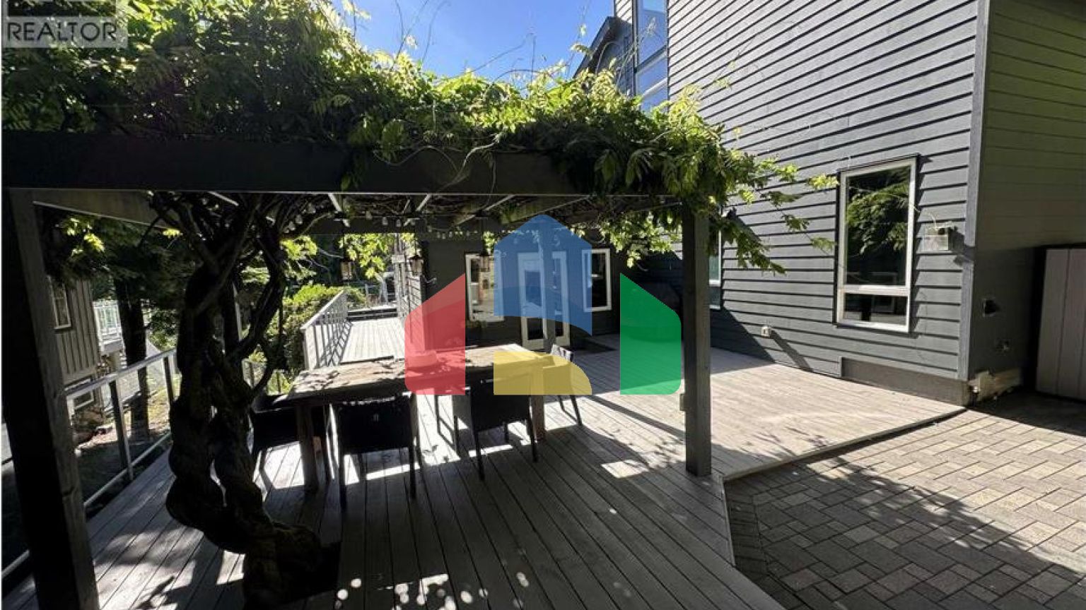 Residential - Single Family Home - North Vancouver, Canada - Canada