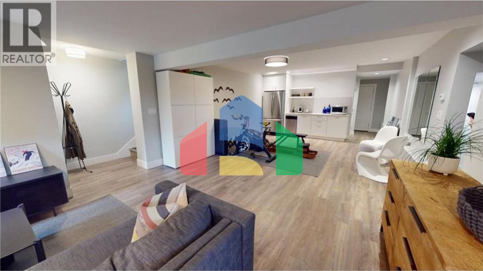 Residential - Single Family Home - North Vancouver, Canada - Canada