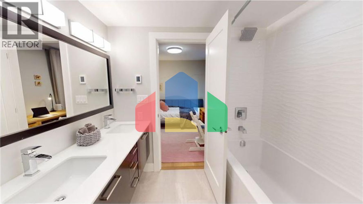 Residential - Single Family Home - North Vancouver, Canada - Canada