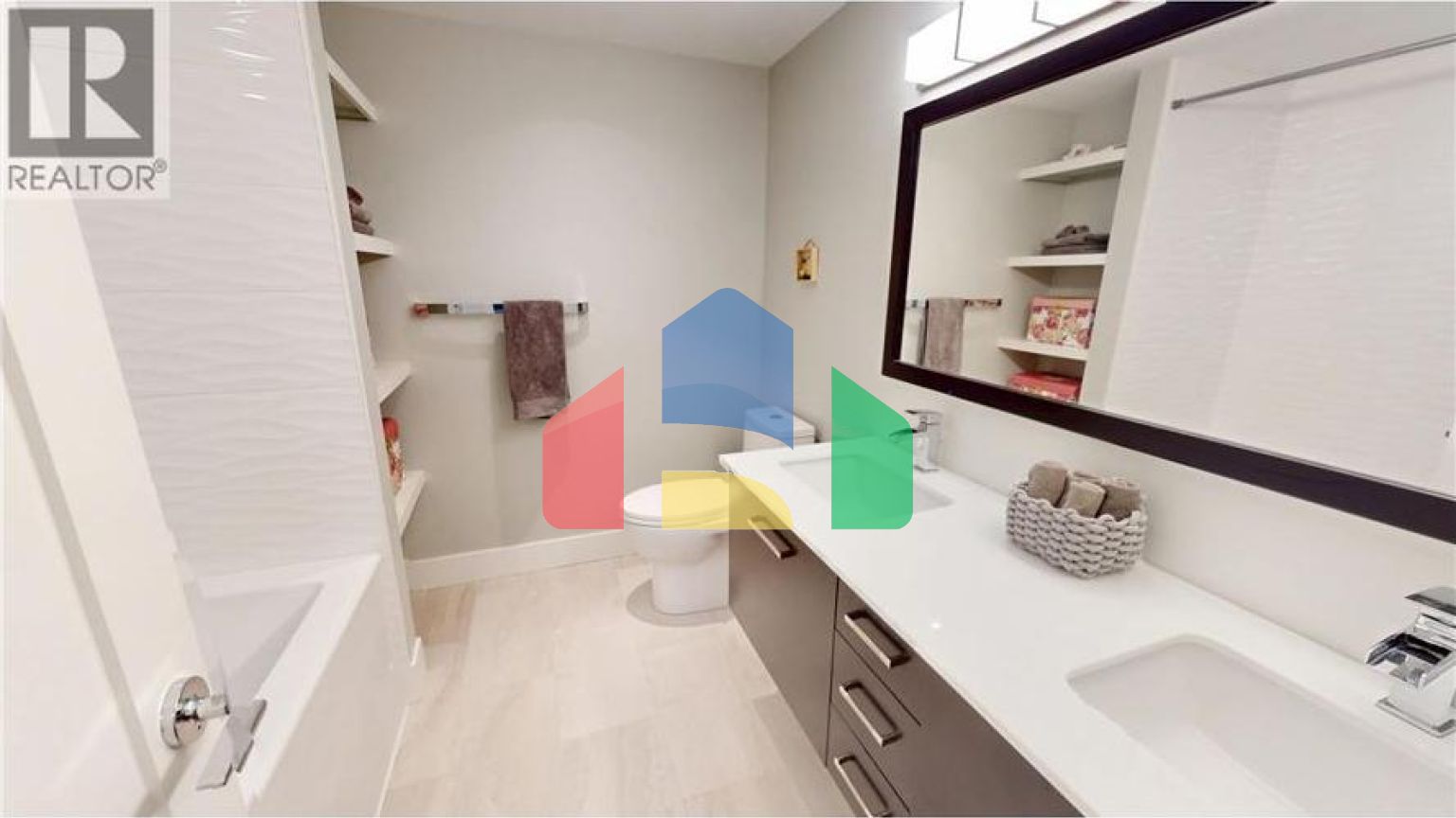 Residential - Single Family Home - North Vancouver, Canada - Canada