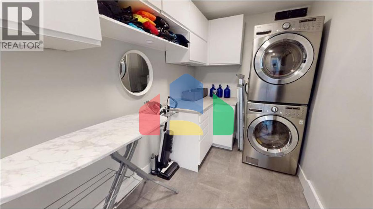 Residential - Single Family Home - North Vancouver, Canada - Canada