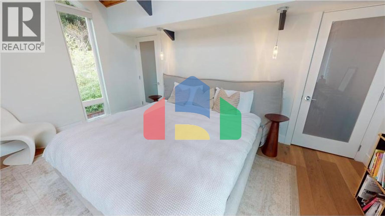 Residential - Single Family Home - North Vancouver, Canada - Canada