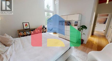 Residential - Single Family Home - North Vancouver, Canada - Canada