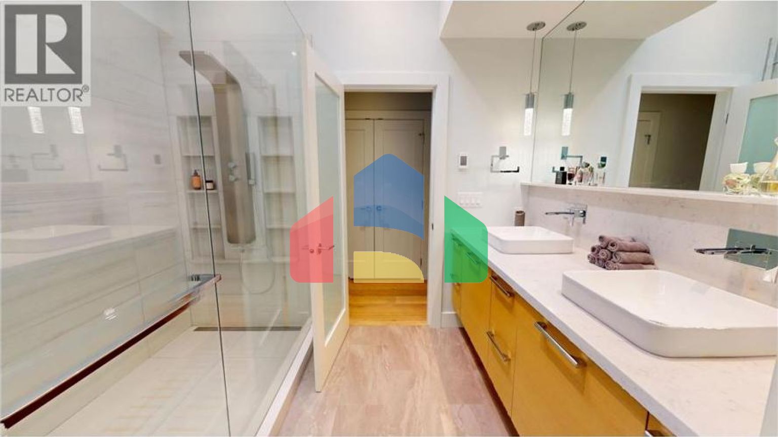 Residential - Single Family Home - North Vancouver, Canada - Canada