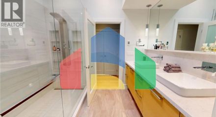 Residential - Single Family Home - North Vancouver, Canada - Canada