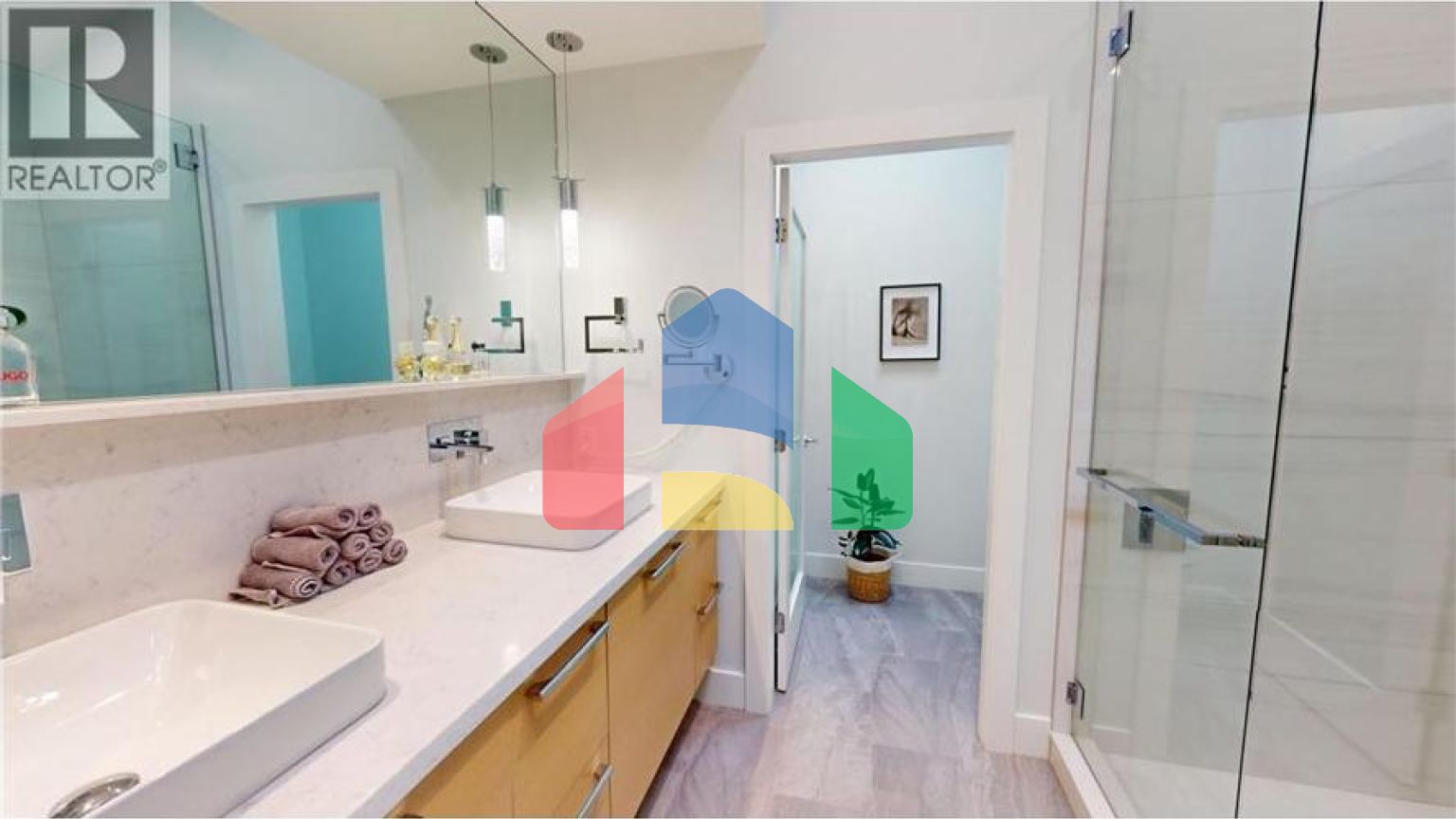 Residential - Single Family Home - North Vancouver, Canada - Canada