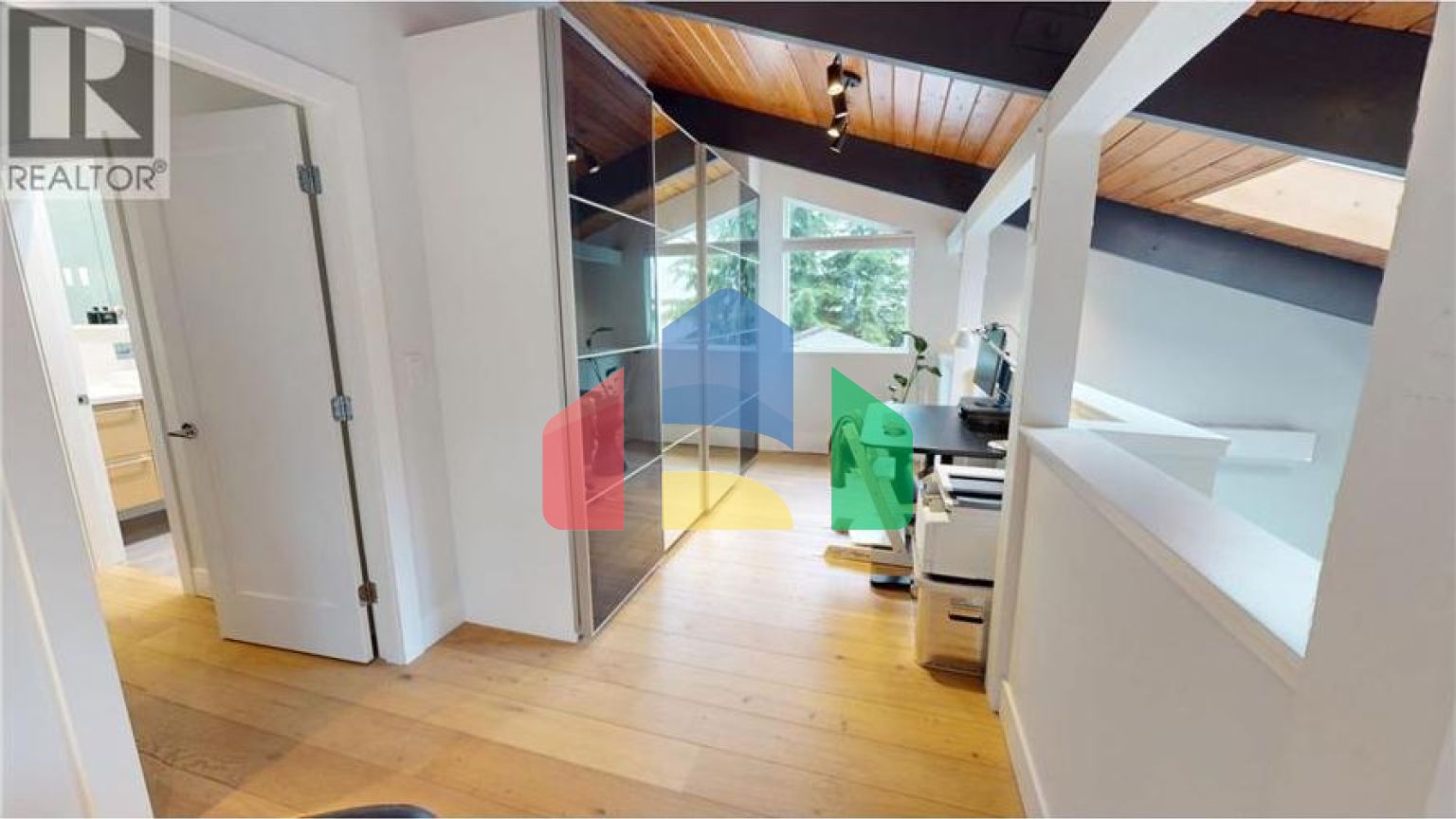 Residential - Single Family Home - North Vancouver, Canada - Canada