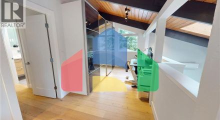 Residential - Single Family Home - North Vancouver, Canada - Canada