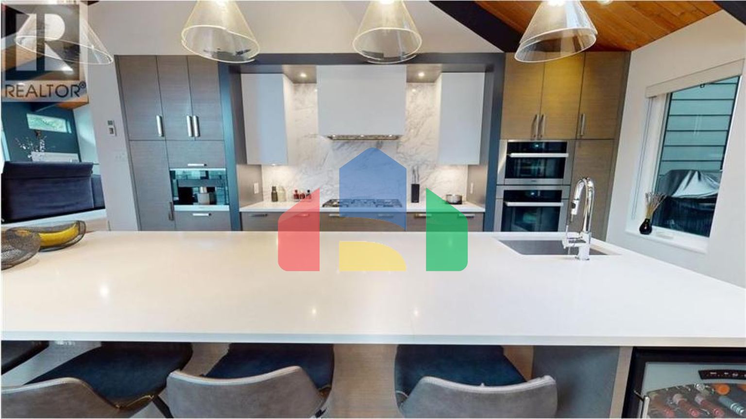 Residential - Single Family Home - North Vancouver, Canada - Canada