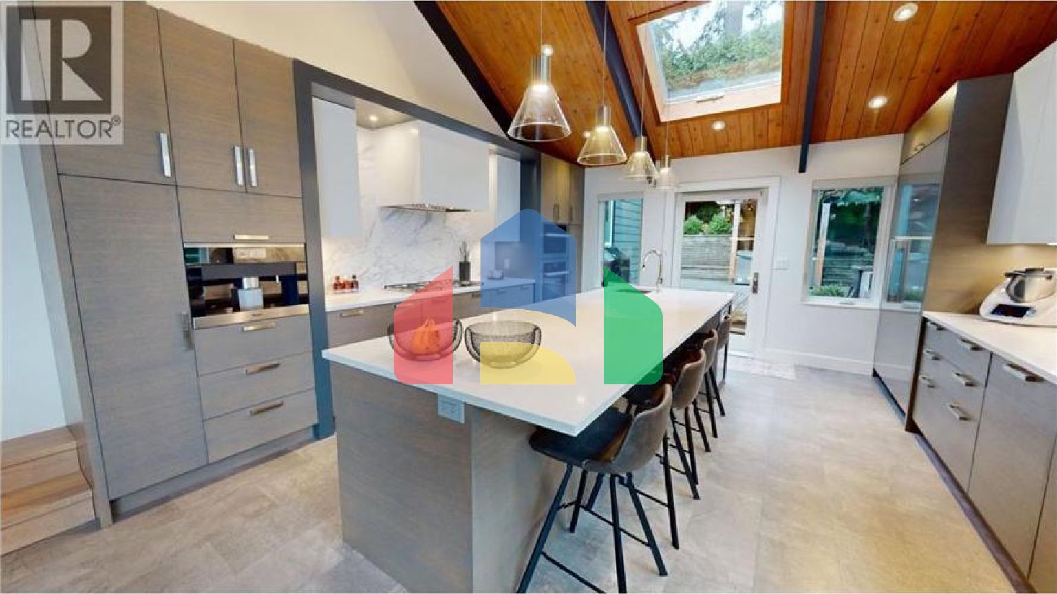 Residential - Single Family Home - North Vancouver, Canada - Canada