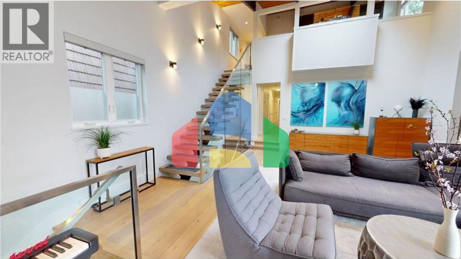 Residential - Single Family Home - North Vancouver, Canada - Canada