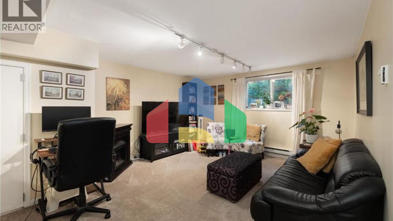 Residential - Single Family Home - North Vancouver, Canada - Canada