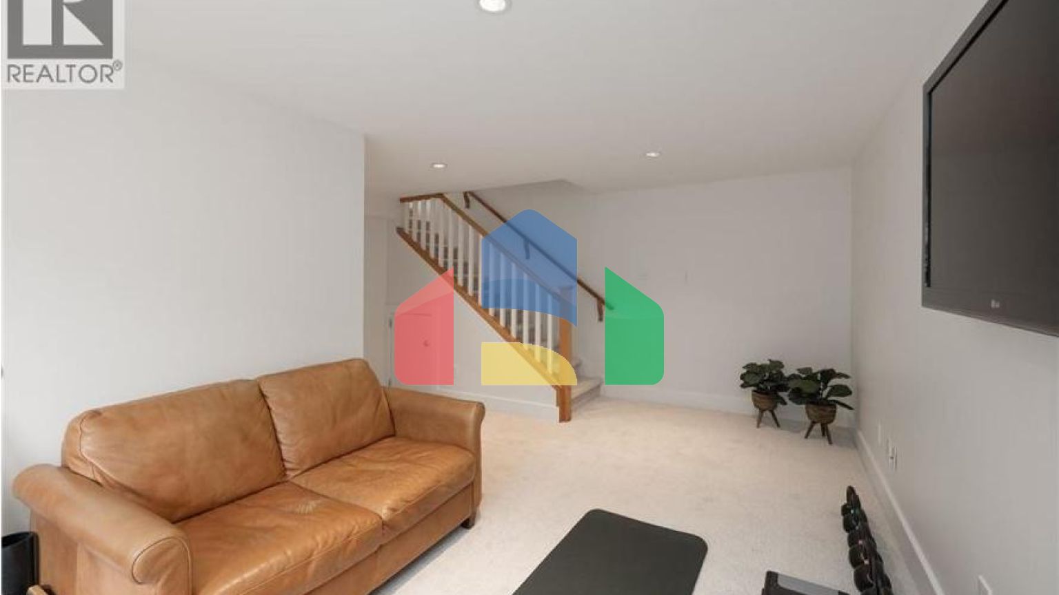 Residential - Single Family Home - North Vancouver, Canada - Canada