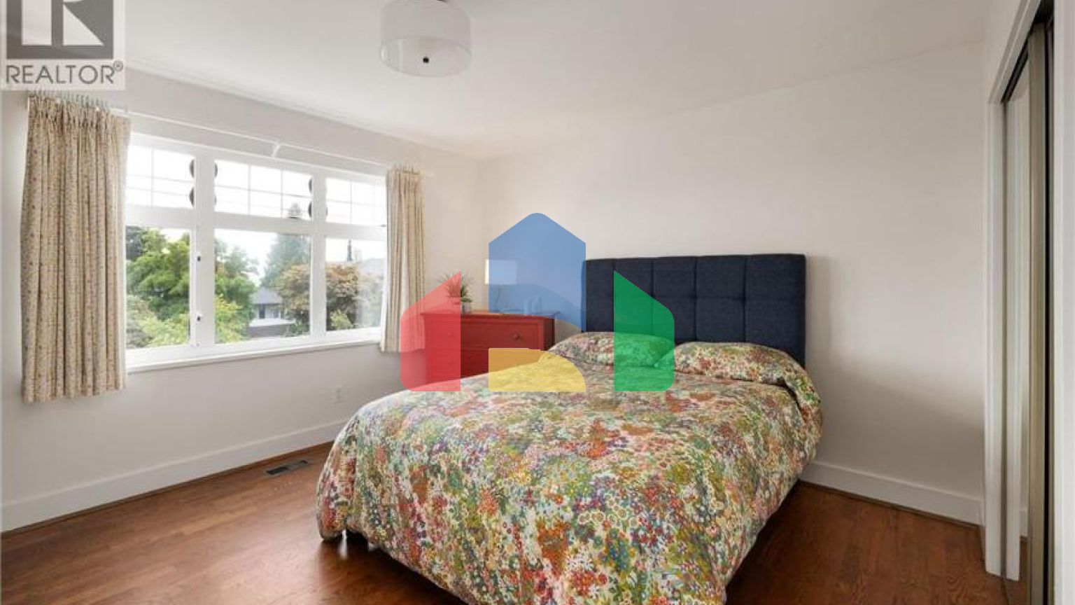 Residential - Single Family Home - North Vancouver, Canada - Canada