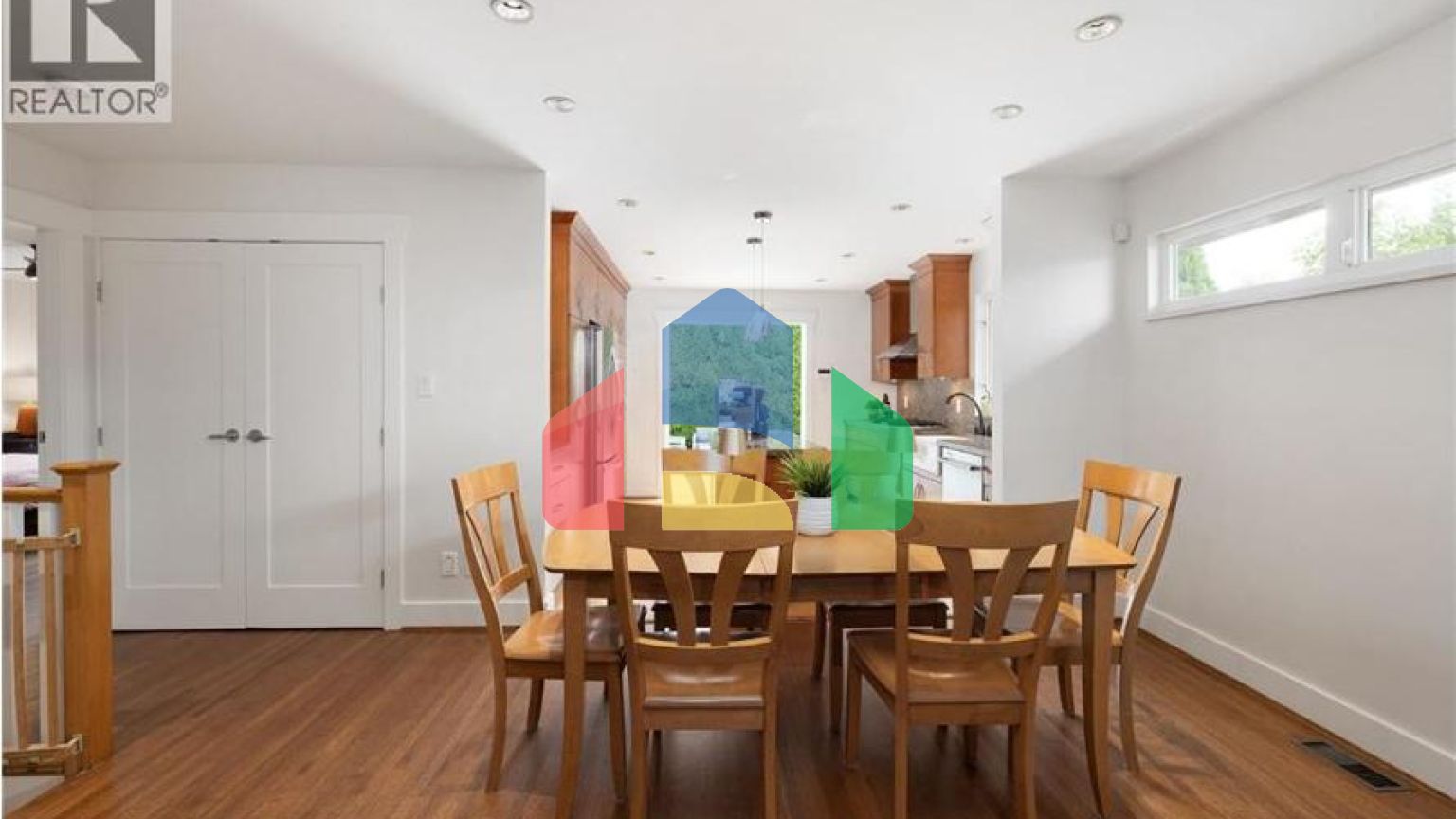 Residential - Single Family Home - North Vancouver, Canada - Canada