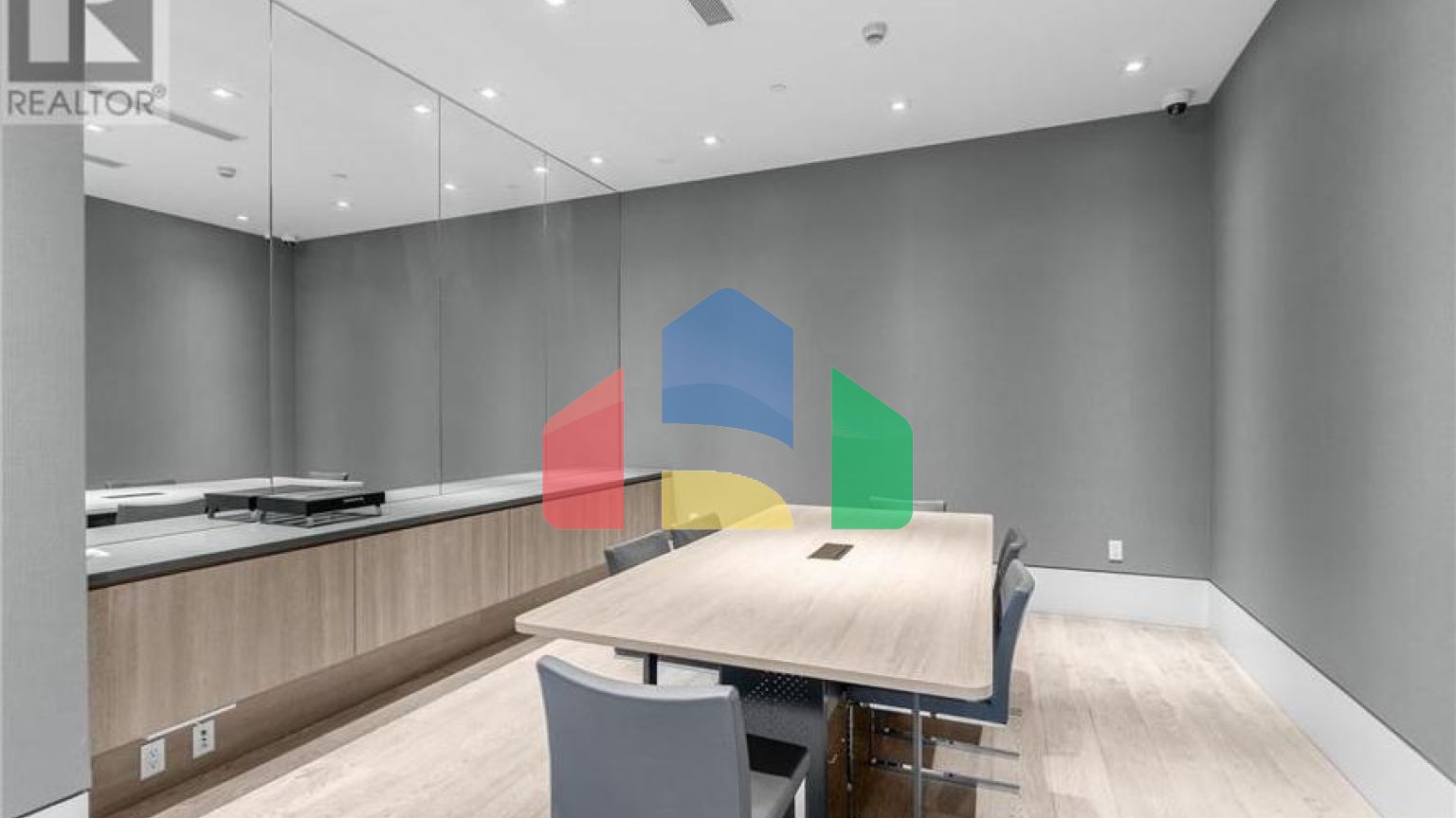 Residential - Condo/Apartment - North Vancouver, Canada - Canada