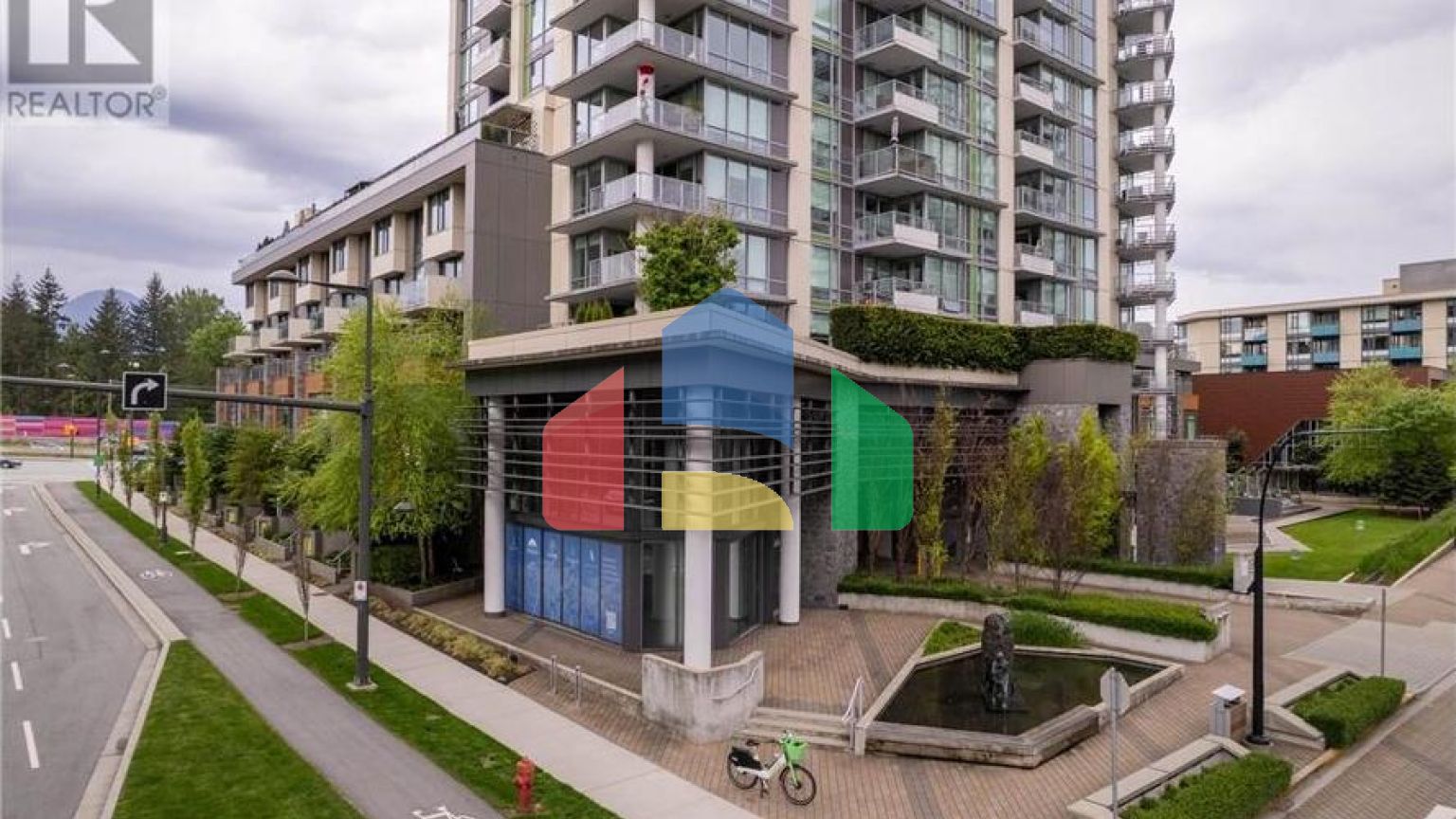 Residential - Condo/Apartment - North Vancouver, Canada - Canada