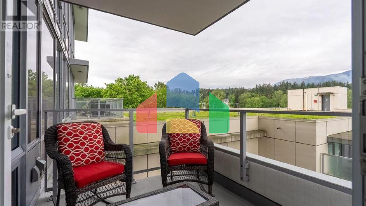 Residential - Condo/Apartment - North Vancouver, Canada - Canada