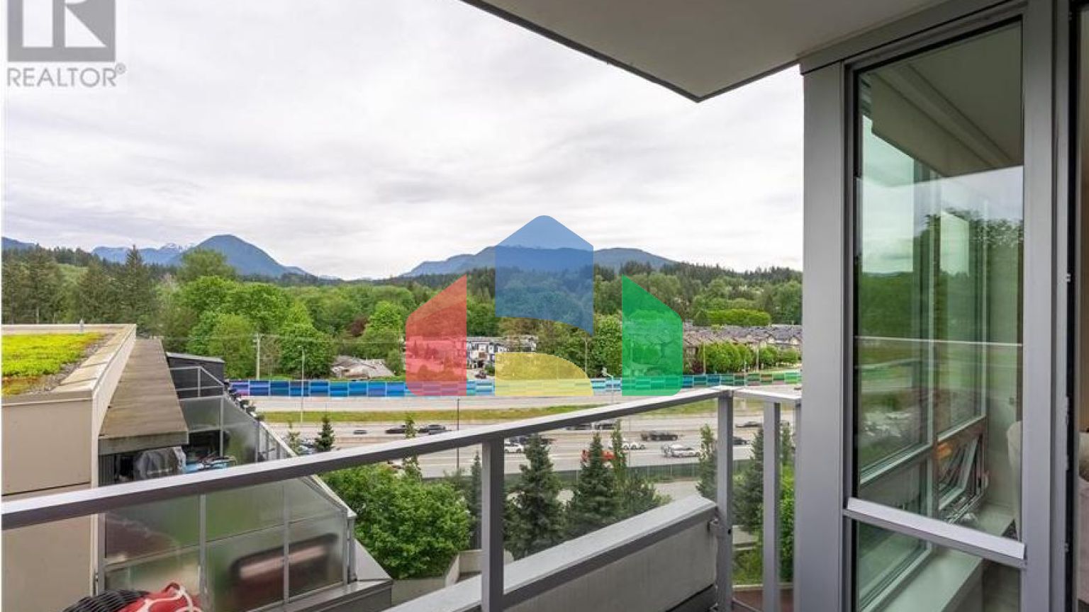 Residential - Condo/Apartment - North Vancouver, Canada - Canada