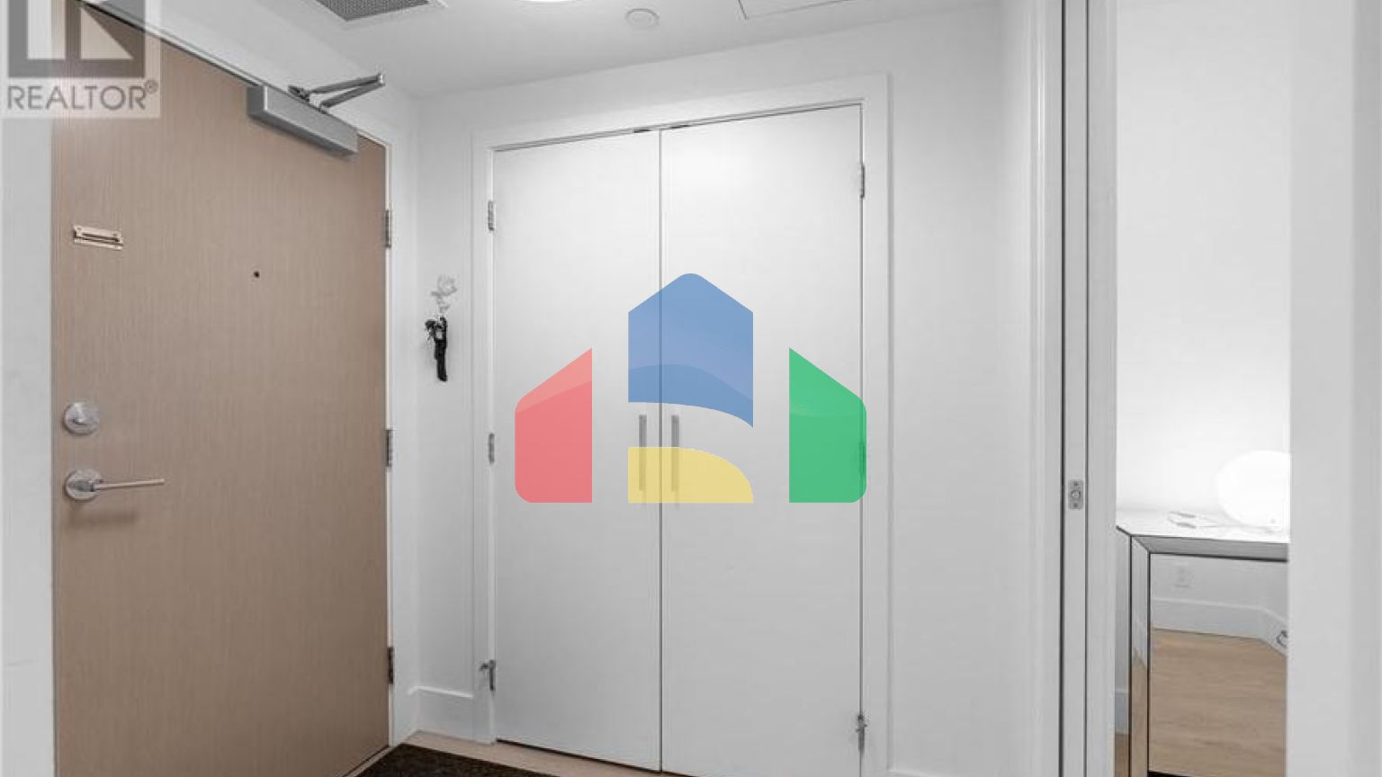 Residential - Condo/Apartment - North Vancouver, Canada - Canada