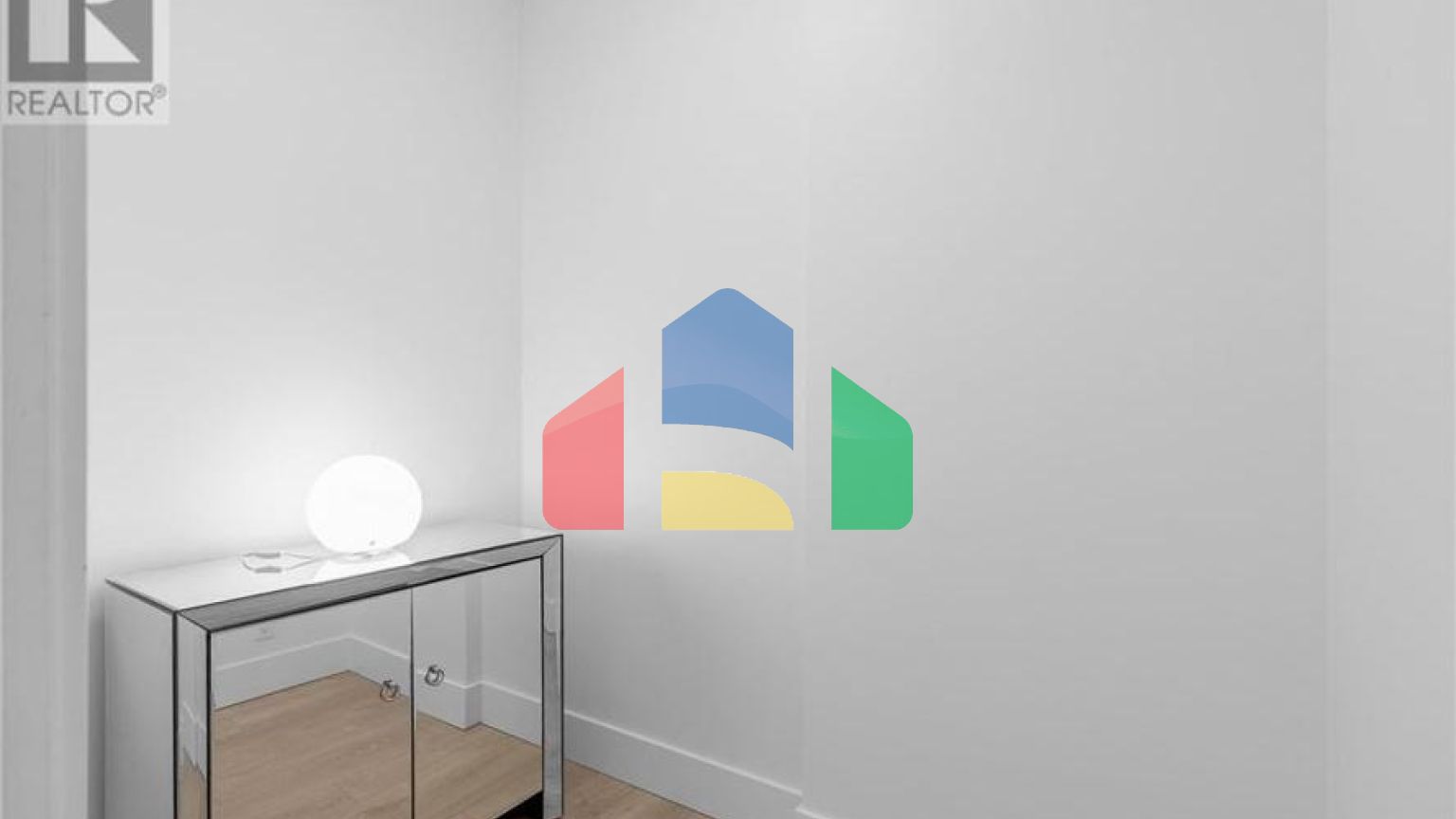 Residential - Condo/Apartment - North Vancouver, Canada - Canada