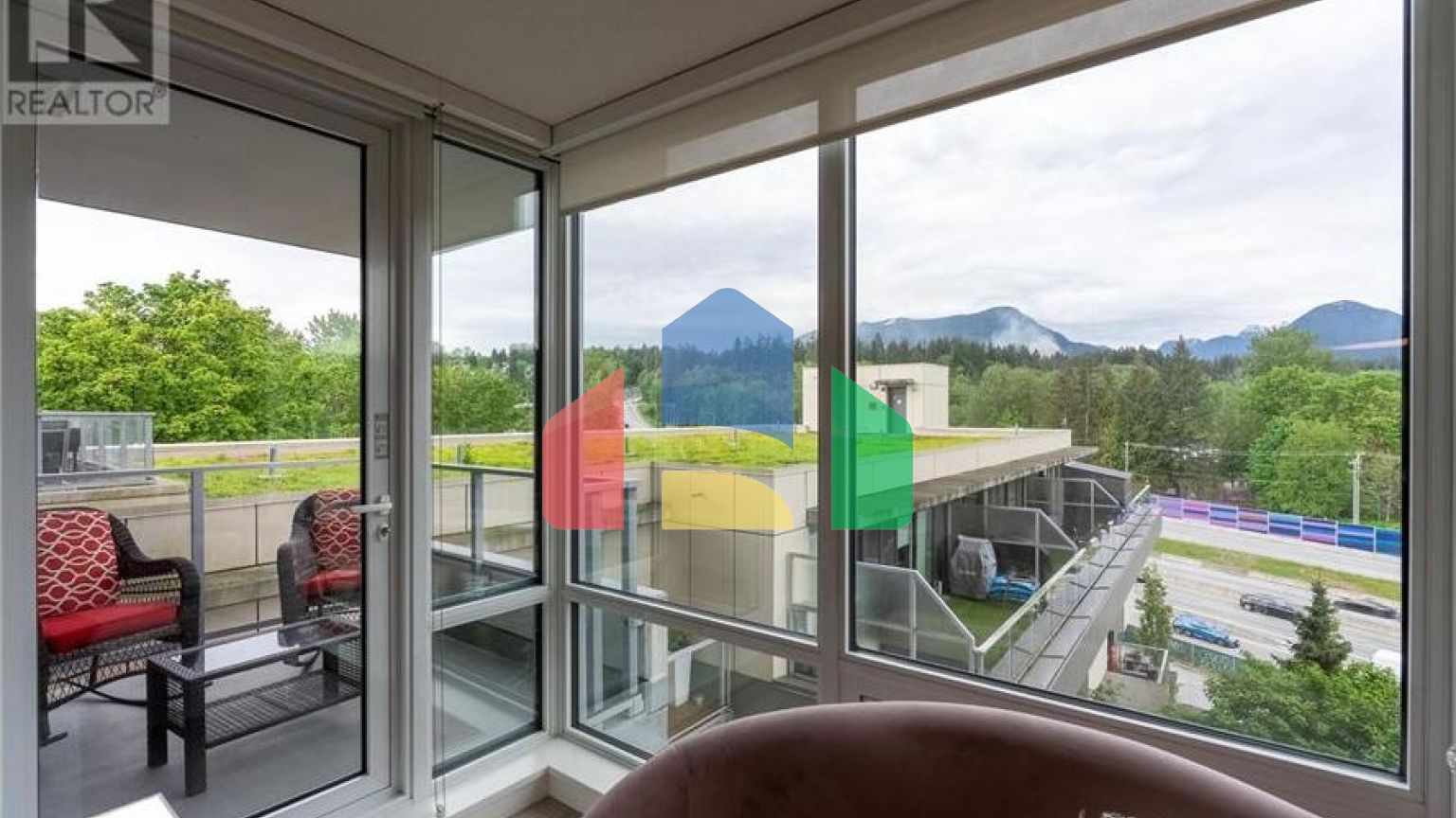 Residential - Condo/Apartment - North Vancouver, Canada - Canada