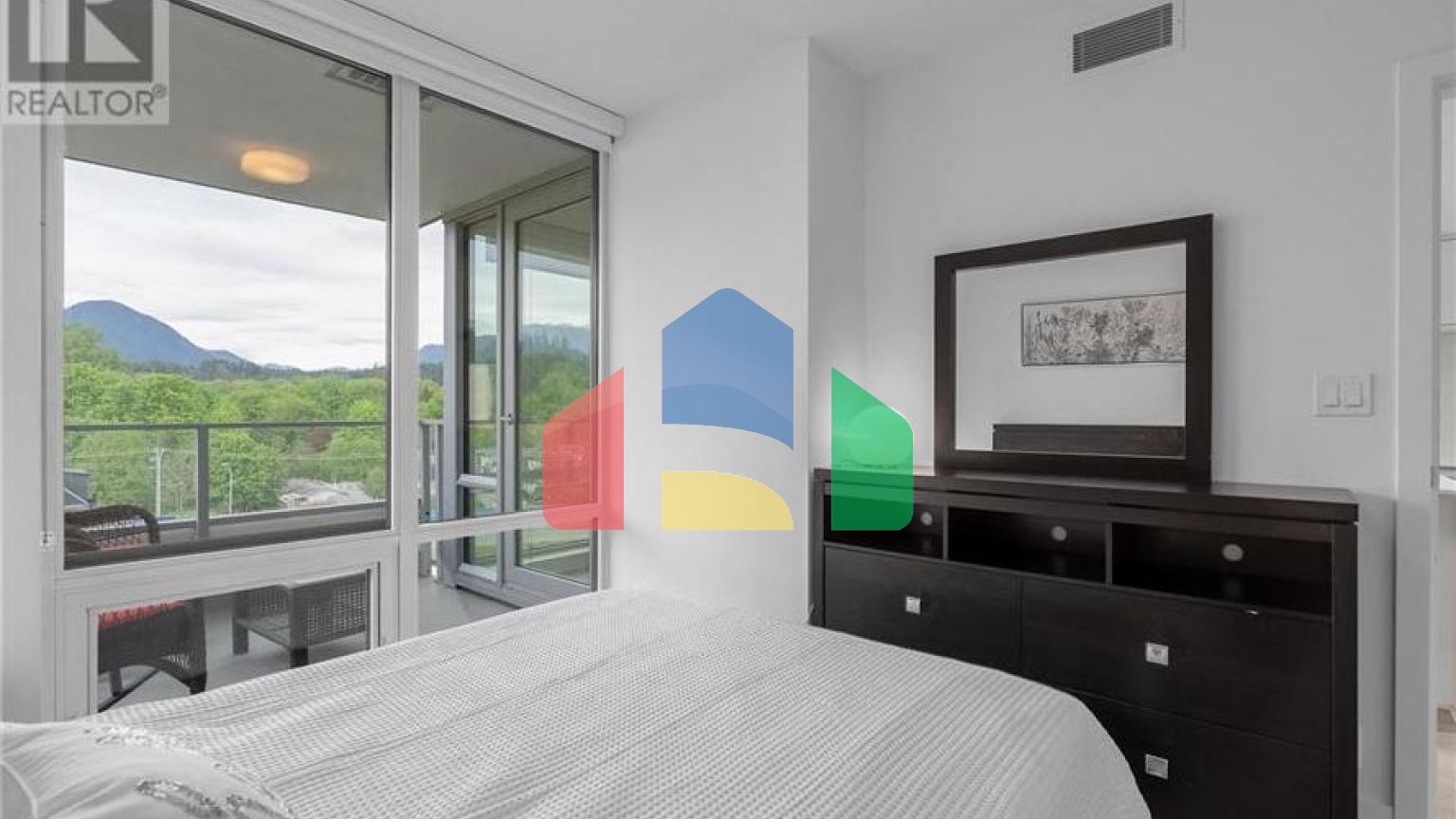 Residential - Condo/Apartment - North Vancouver, Canada - Canada