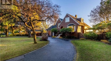 Residential - Single Family Home - North Vancouver, Canada - Canada