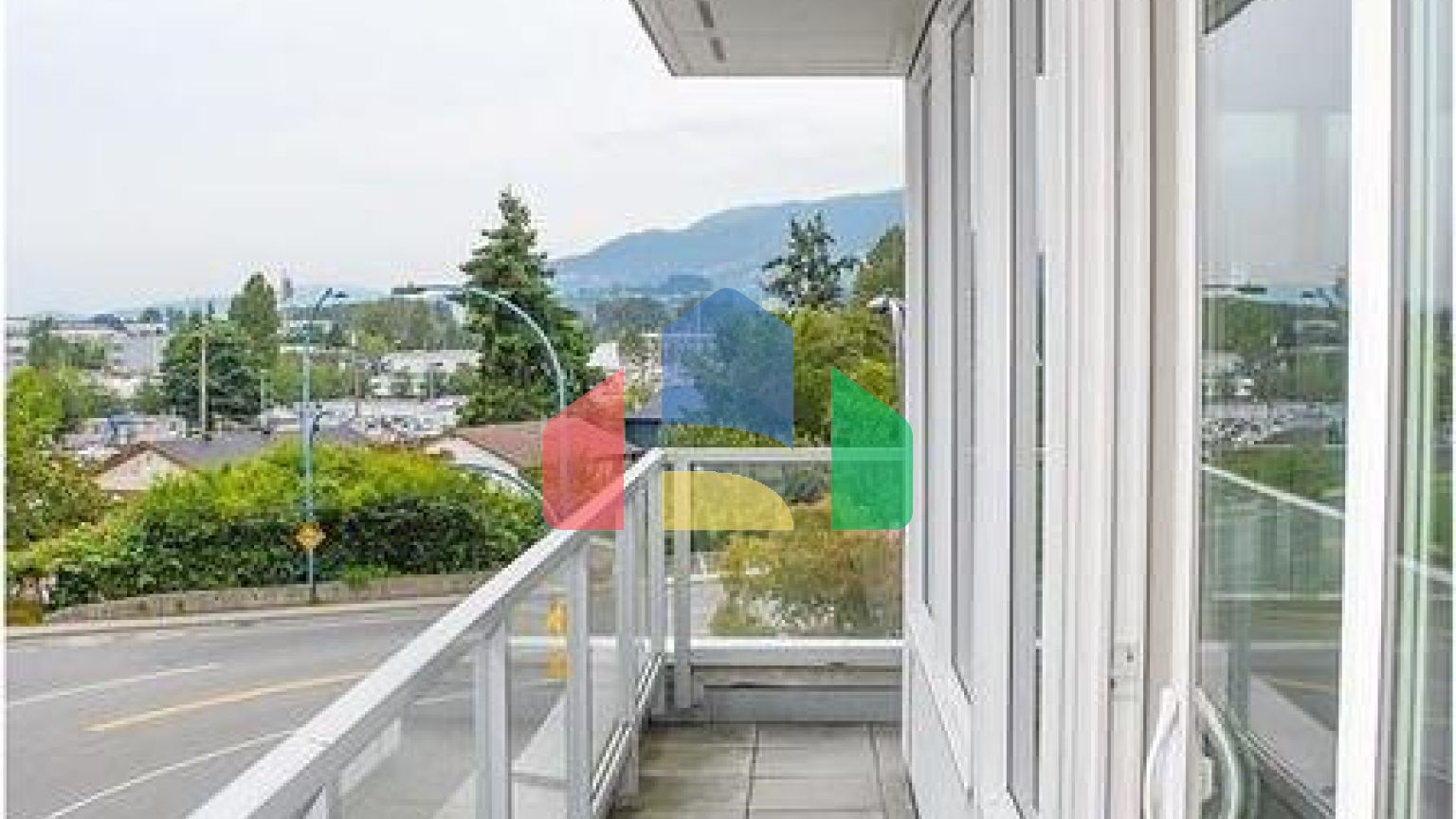 Residential - Condo/Apartment - North Vancouver, Canada - Canada