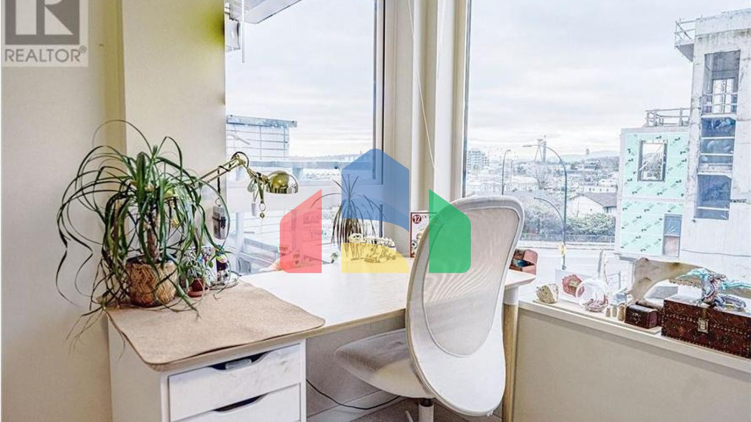 Residential - Condo/Apartment - North Vancouver, Canada - Canada