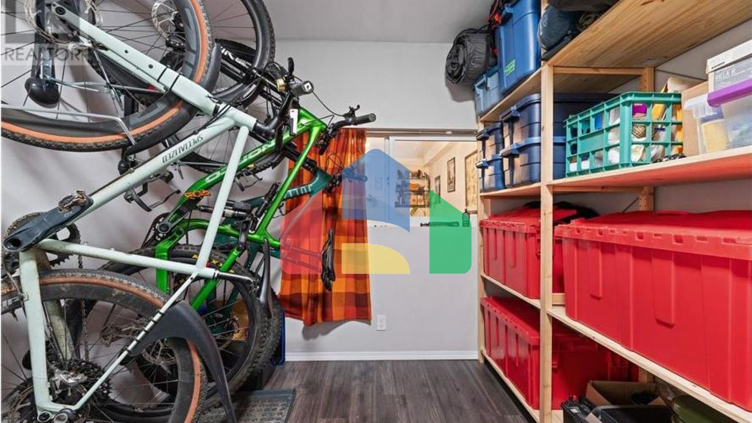 Residential - Single Family Home - North Vancouver, Canada - Canada