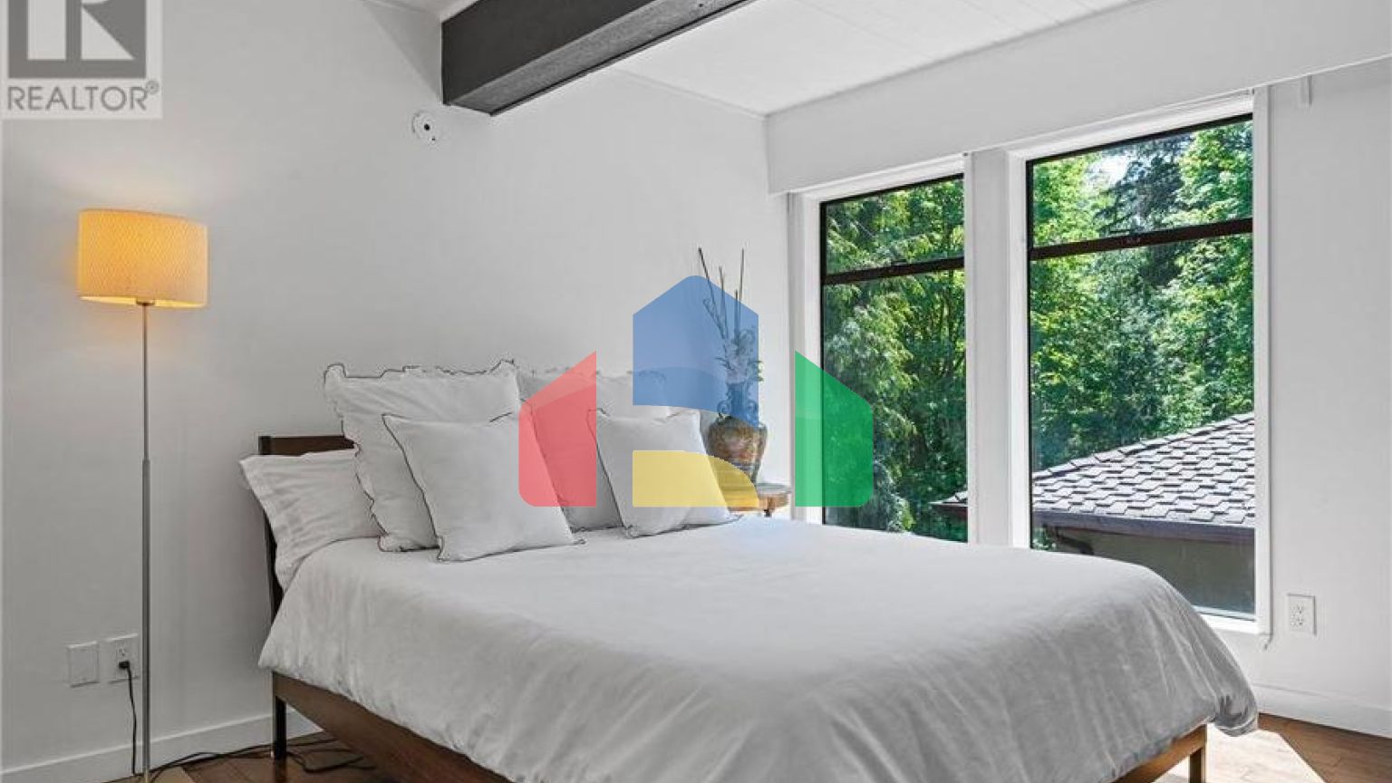 Residential - Single Family Home - North Vancouver, Canada - Canada