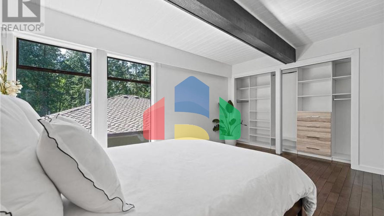 Residential - Single Family Home - North Vancouver, Canada - Canada