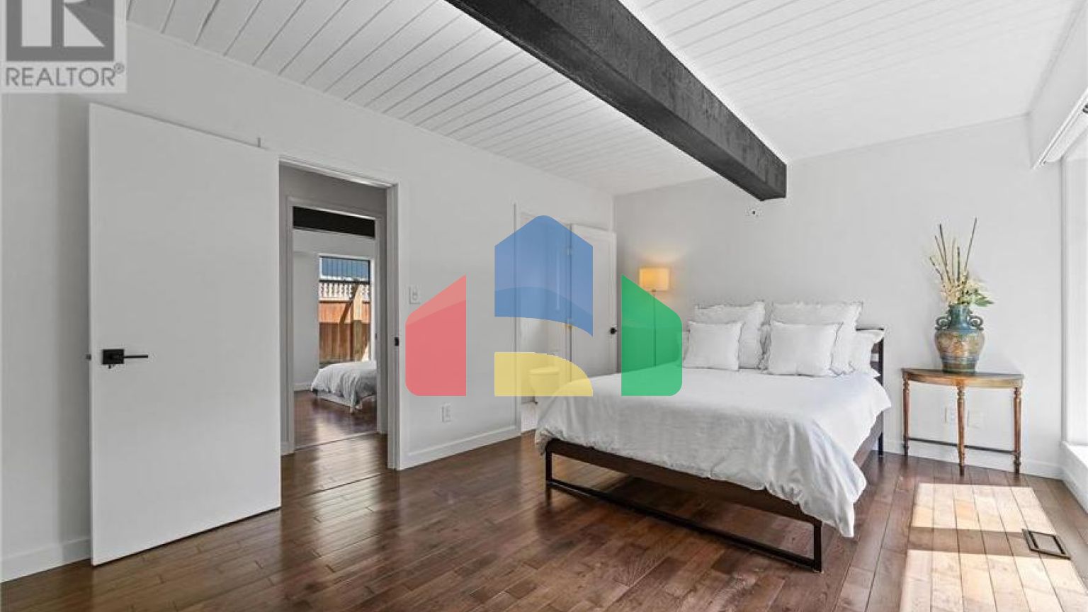 Residential - Single Family Home - North Vancouver, Canada - Canada