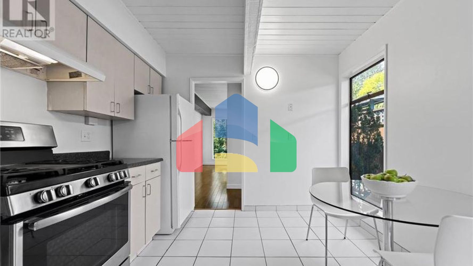 Residential - Single Family Home - North Vancouver, Canada - Canada